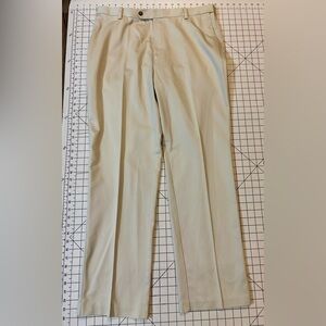 Roundtree & Yorke Men’s Size 36/32 Beige Classic Fit Dress Pants